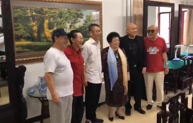 迟重瑞|“唐僧”迟重瑞富态十足，携女首富妻子办活动，还请白岩松撑场面