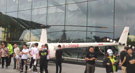 网红|西安网红结婚排场大，飞机豪车明星齐助阵，网友：真拿自己当腕了