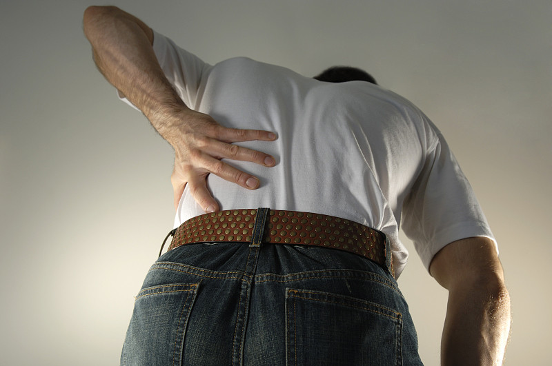 痛风|检查发现尿酸升高，它有哪些症状，会带来什么问题？