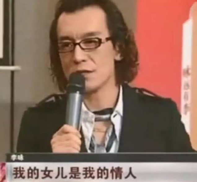 法图麦·李|法图麦陪妈妈买衣服，哈文对镜试穿，女儿忙着拍照无参考意见