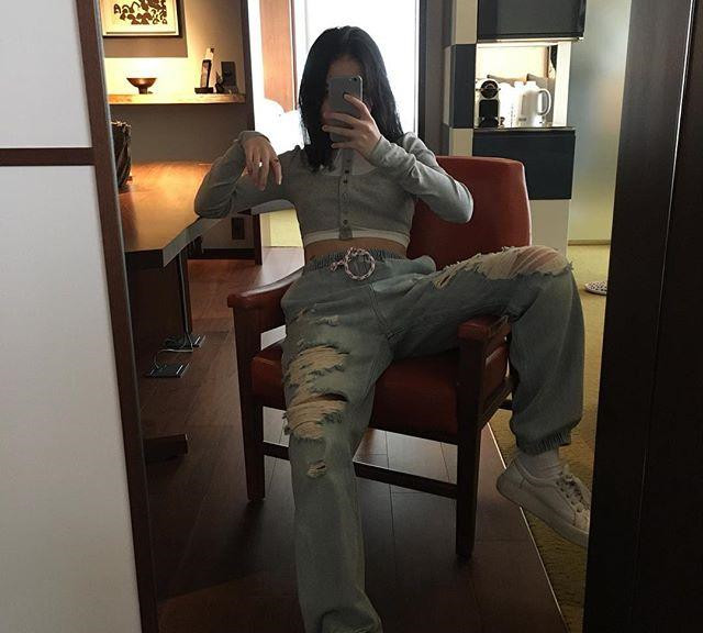 法图麦·李|法图麦陪妈妈买衣服，哈文对镜试穿，女儿忙着拍照无参考意见