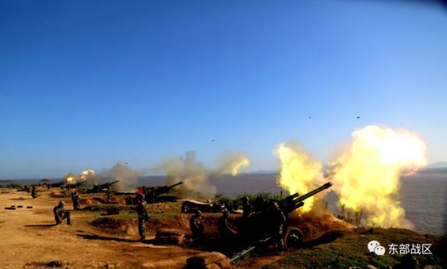 海防部队炮兵开火