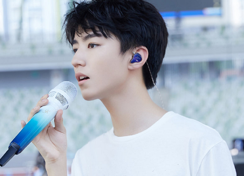 陈卓璇被节目组送耳返落泪 看到the9的耳返 爱豆的排面 腾讯新闻