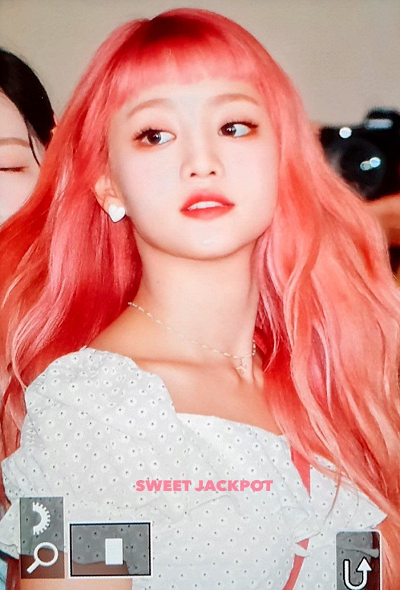 粉发很好看的女爱豆sana粉发出圈金泰妍冷白皮驾驭多种粉发