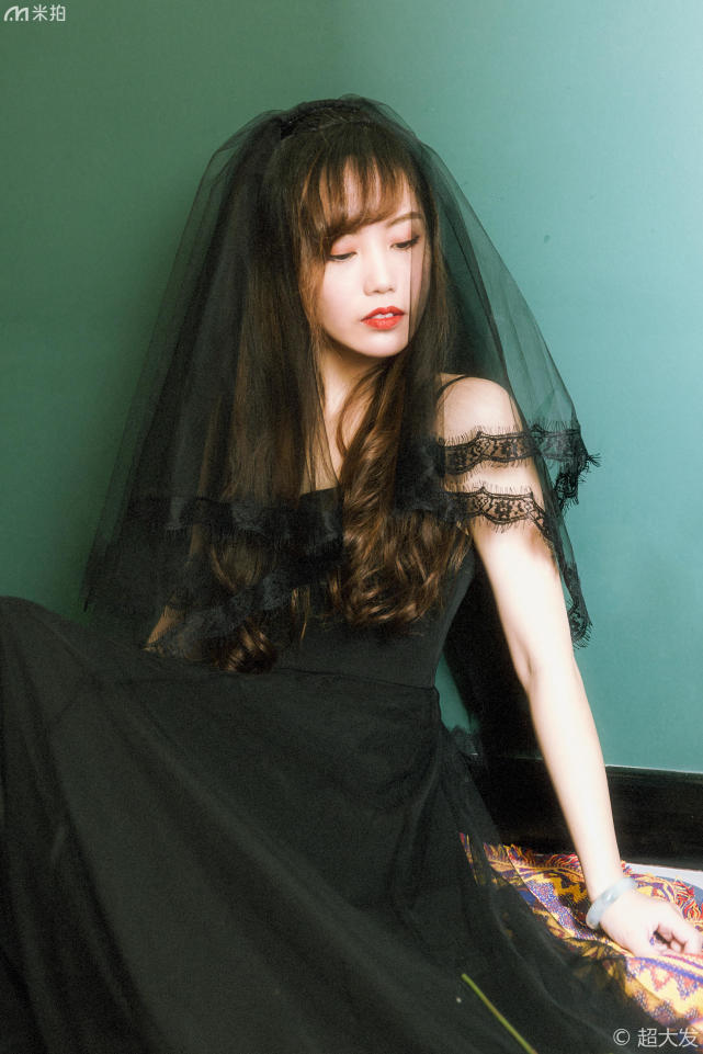 管乐找衣服扒拉出张小婉的裤子