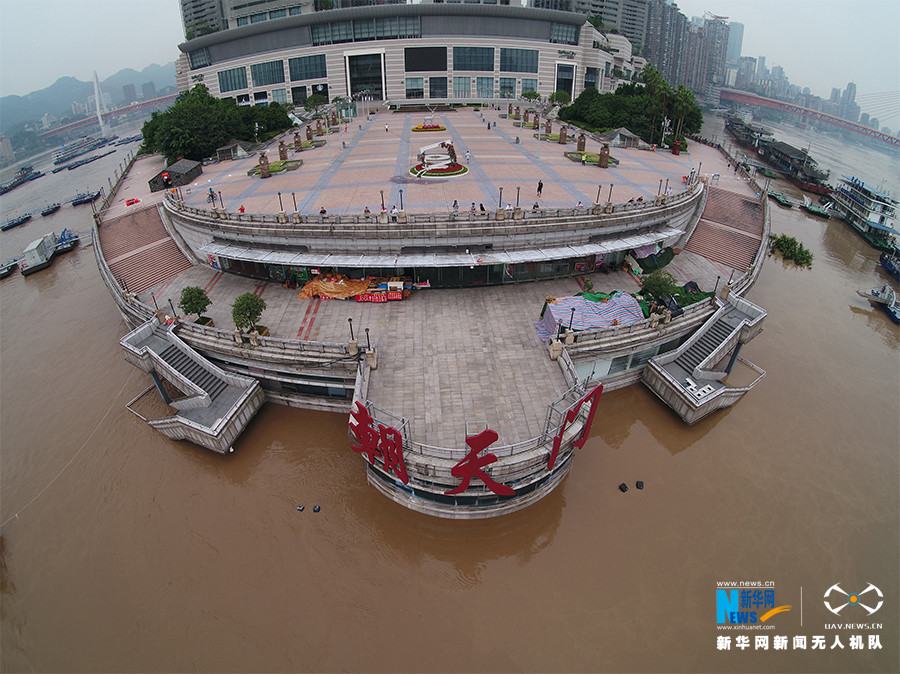 直击!长江五号洪水洪峰正通过重庆中心城区