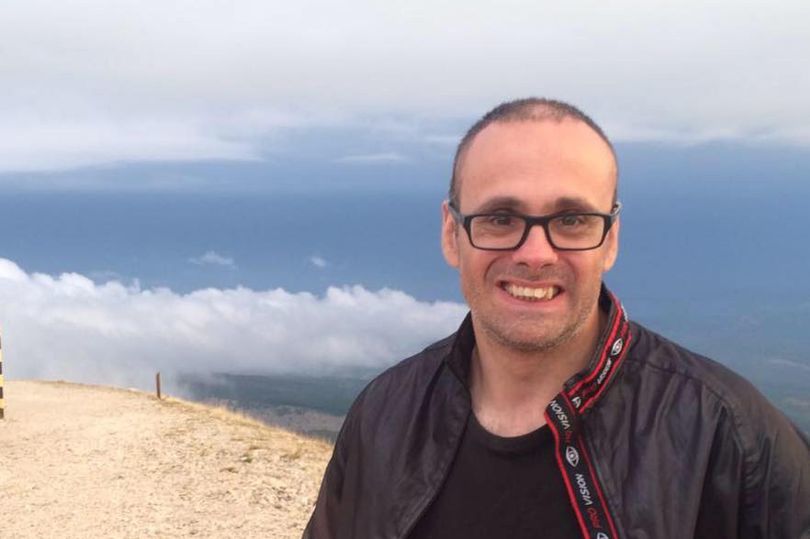 马丁·阿什利·康威|男子与女网友接吻后长一嘴疱疹欲索赔125万元，法官：你得证明啊