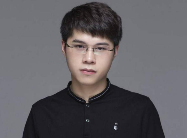 S1滑板鞋上王者全面升级，寒夜毒纪上演真人线下PK，场面一度混乱！