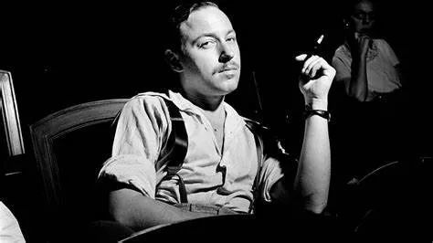 田纳西·威廉斯相比之下,伯纳德·马拉默德有着非常扎实的态度.