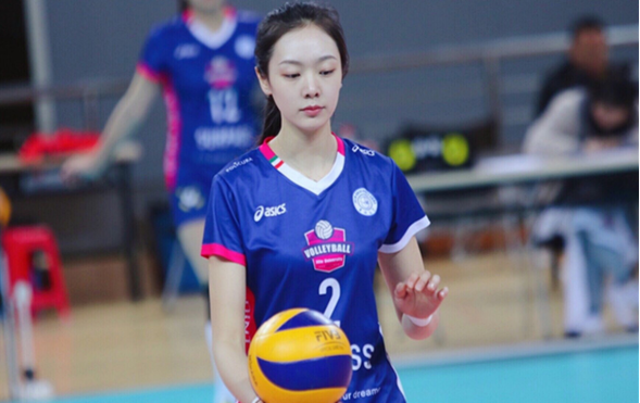 还真有一位名气不是很高但颜值却真的高的女排选手,她叫做樊响