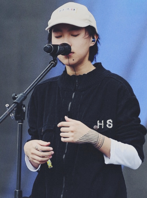 窦靖童|可算等到窦靖童留长发！气质如兰不输妈妈，王菲终于能放心恋爱了