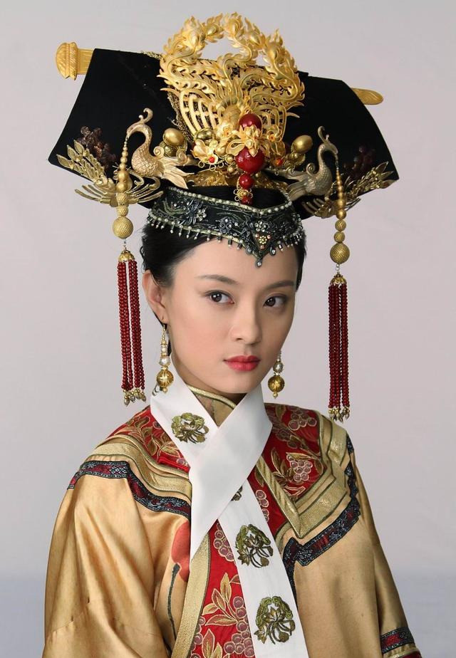 清朝嫔妃的发型演变史从小两把头到旗头慈禧发型最符合历史