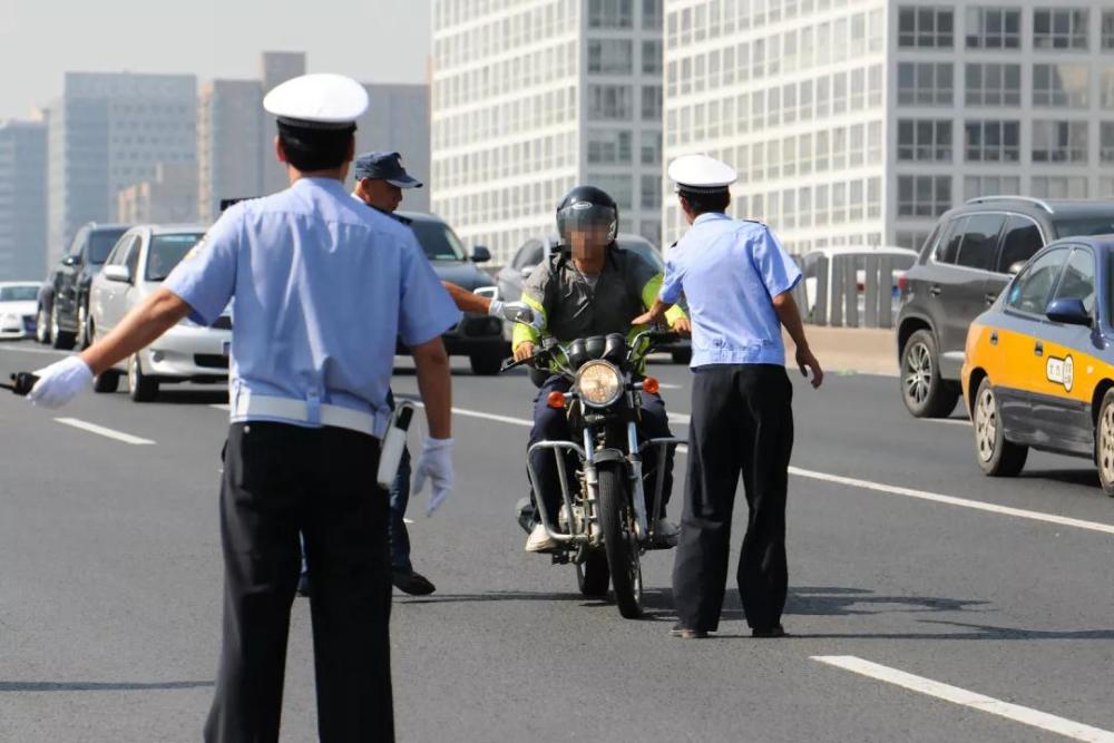 交管部门|7月中旬以来 北京查处严重交通违法1.4万起713人被拘