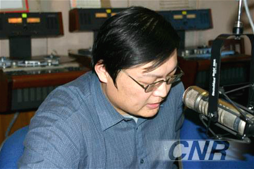 1992年20岁的梁宏达大学毕业做了名体育记者,台里给他的都是苦差事,美