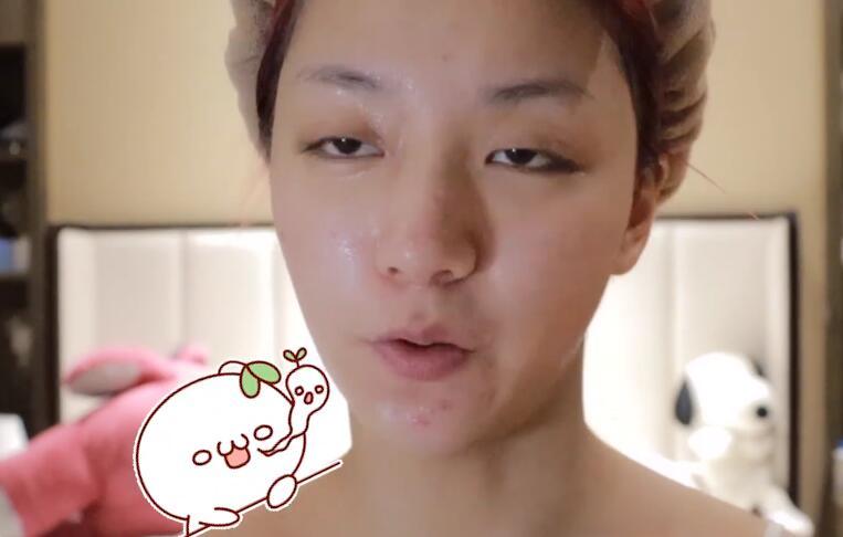 比如前段时间和刀小刀同个类型的网红刘思瑶就是如此,自己的真实照片