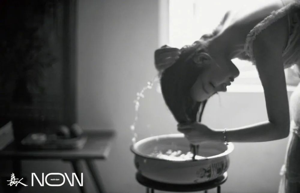 嘉人now|组图：赵薇《嘉人NOW》创刊号封面大片 扑面而来的青春气息