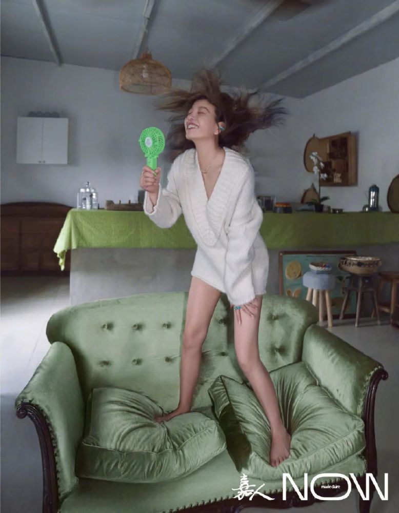 嘉人now|组图：赵薇《嘉人NOW》创刊号封面大片 扑面而来的青春气息