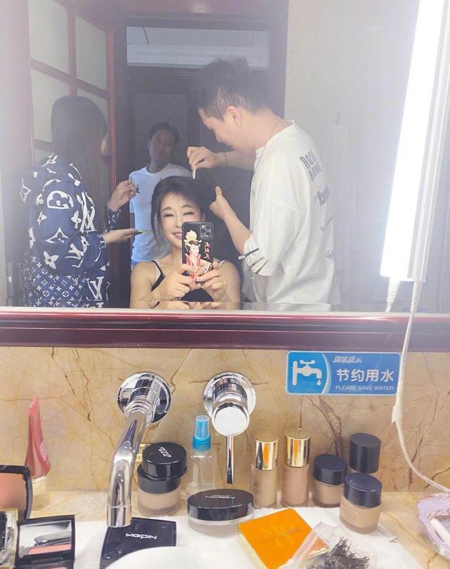 刘晓庆|对林青霞“不屑”，让巩俐演宫女，“高龄少女”刘晓庆哪来的底气