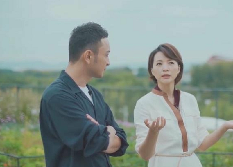 董卿|董卿归来央视给足面子，名字放首位、合影居C位，刚回来就很拼