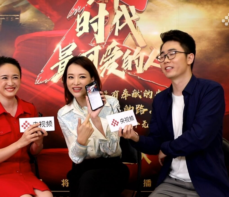 董卿|董卿归来央视给足面子，名字放首位、合影居C位，刚回来就很拼