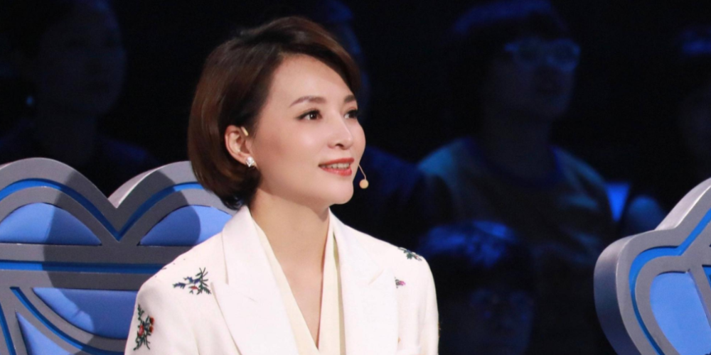 董卿|董卿归来央视给足面子，名字放首位、合影居C位，刚回来就很拼