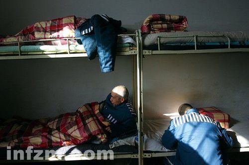 "无期犯人"老到不能动,监狱会给他们养老吗?"答案"真让人心酸