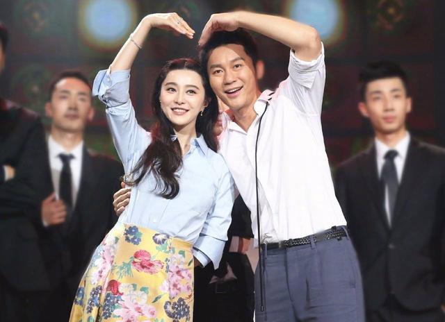 李晨|范冰冰成过去式？李晨与美女网红同框出镜，亲自为对方按摩太甜蜜