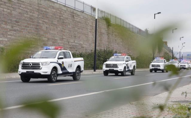 长城炮警用皮卡排队亮相穿上警服霸气十足越野能力靠谱