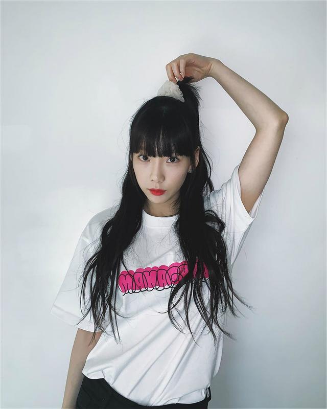 韩国歌手金泰妍在自己的instagram个人账号上,发布了动态并上传了多张