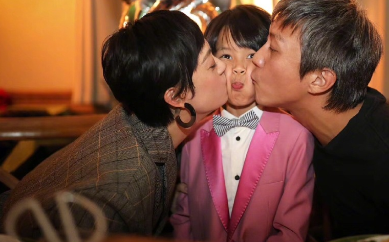 孙俪|孙俪再为角色剪发，伸手摸杨超越长发满是羡慕，动图暴露当妈后真实身材