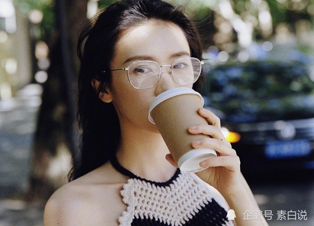 童瑶|童瑶和初恋只需要一副眼镜，不懂得搭配的话，再好看的皮囊也是浪费