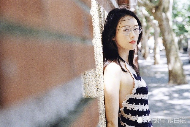 童瑶|童瑶和初恋只需要一副眼镜，不懂得搭配的话，再好看的皮囊也是浪费