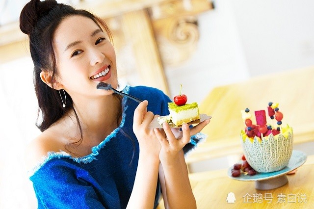 童瑶|童瑶和初恋只需要一副眼镜，不懂得搭配的话，再好看的皮囊也是浪费