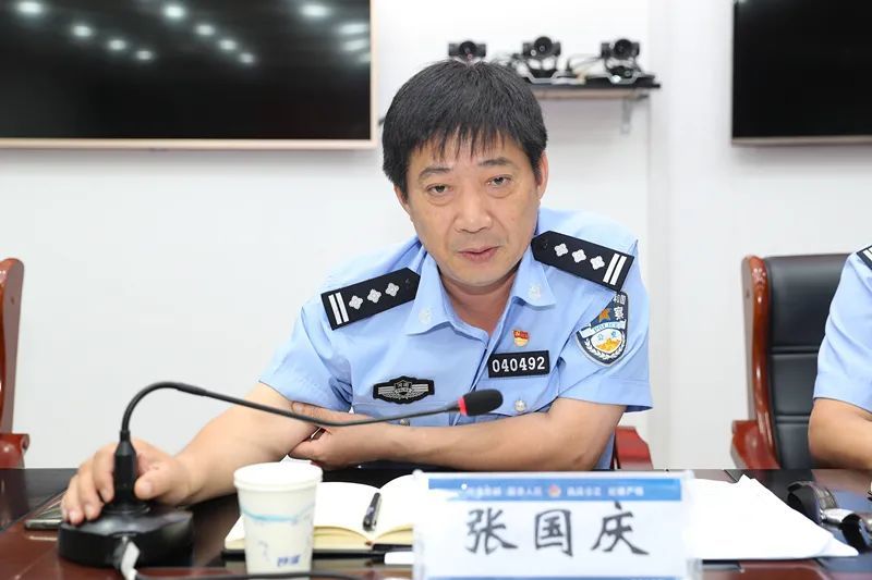 张国庆要求,全体公安干警要进一步提升政治站位,充分认识做好"一村