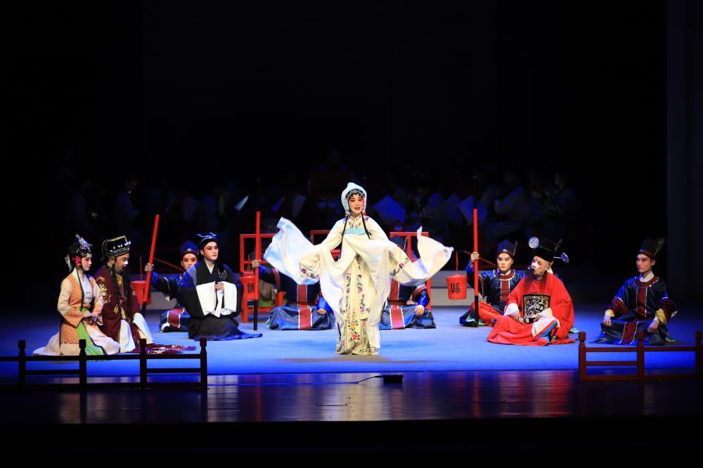 兰小草|这位医生每年匿名捐款2万元，坚持15年突然中断……他的故事变成了一出戏