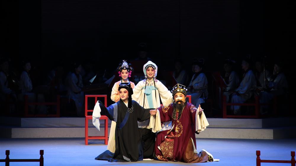 兰小草|这位医生每年匿名捐款2万元，坚持15年突然中断……他的故事变成了一出戏