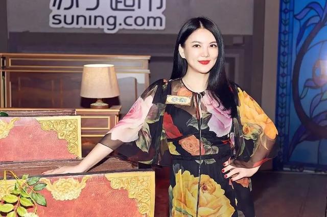 李湘|王岳伦爆出壁咚事件三天后，李湘疑似回应：有一种女人不需要同情