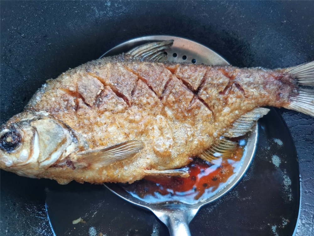 鳊鱼怎样做好吃,教你糖醋的做法,酸甜开胃,要记住调汁的比例_腾讯新闻
