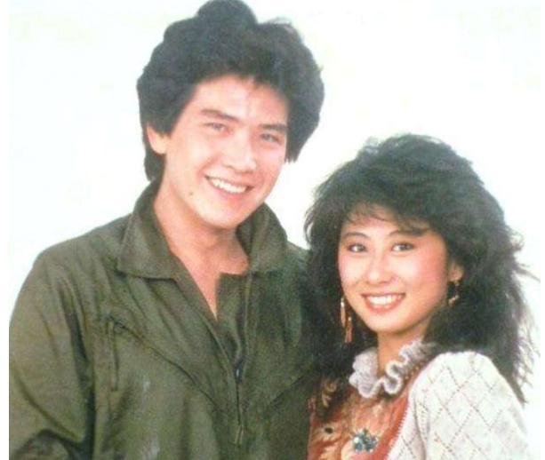 叶倩文|58岁叶倩文与小鲜肉亲密贴脸不避嫌，曾抢闺蜜老公，还甩过费翔？