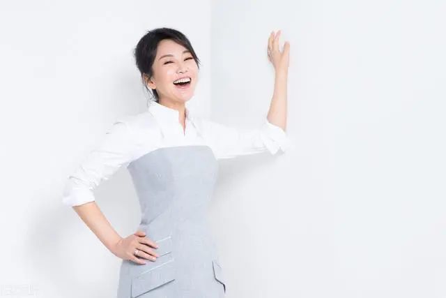 新男友比女儿还小闫妮刚获白玉兰奖后就被爆离婚后私生活混乱3任小