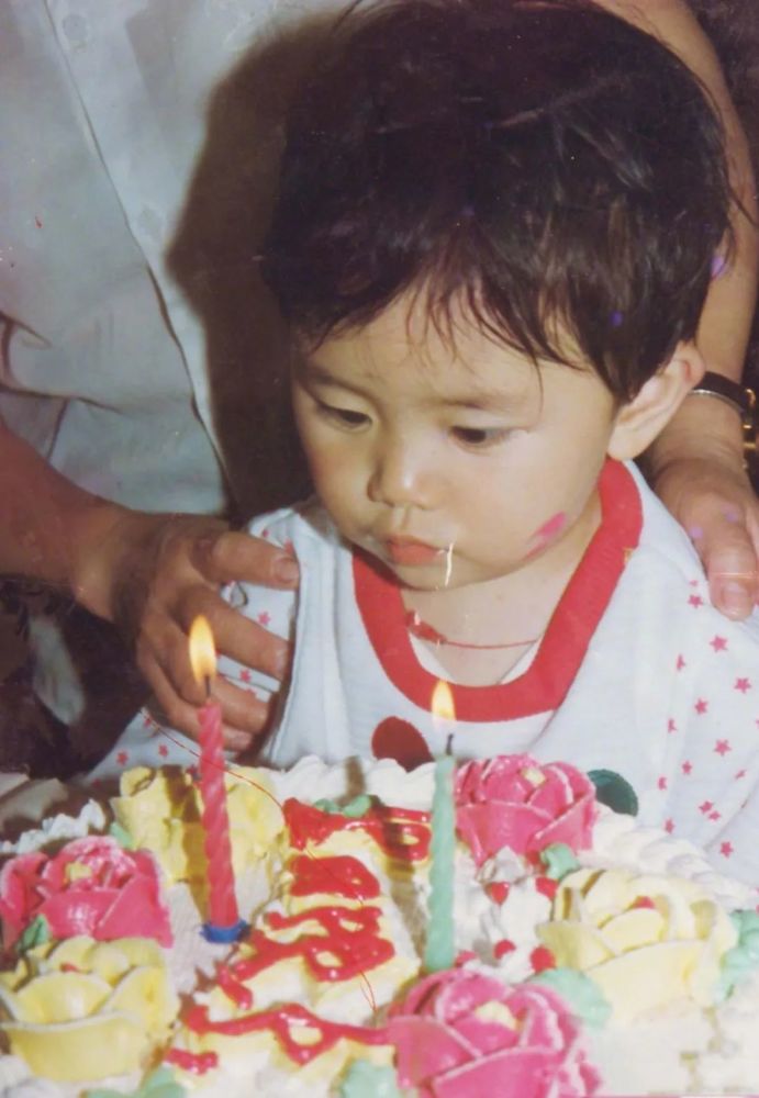谭松韵|谭松韵妈妈去世一年多，何炅还是不放心这位妹妹，默默帮助太暖心