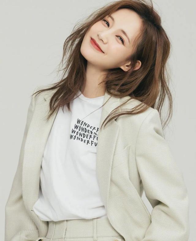 唐嫣|唐嫣被投资方明踩？何炅义气帮谭松韵？郑爽谈片酬狮子大开口了吗