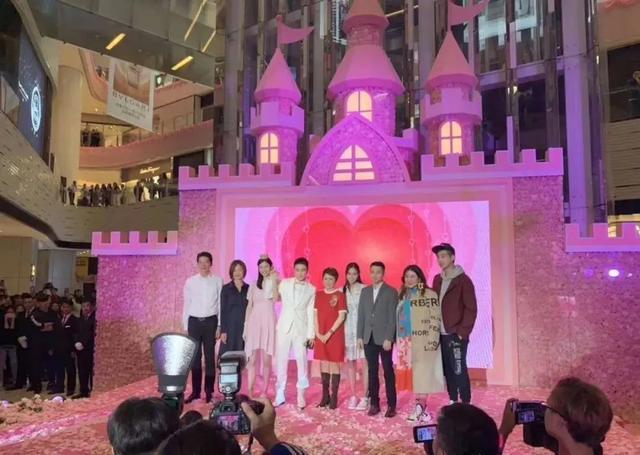 唐嫣|唐嫣被投资方明踩？何炅义气帮谭松韵？郑爽谈片酬狮子大开口了吗