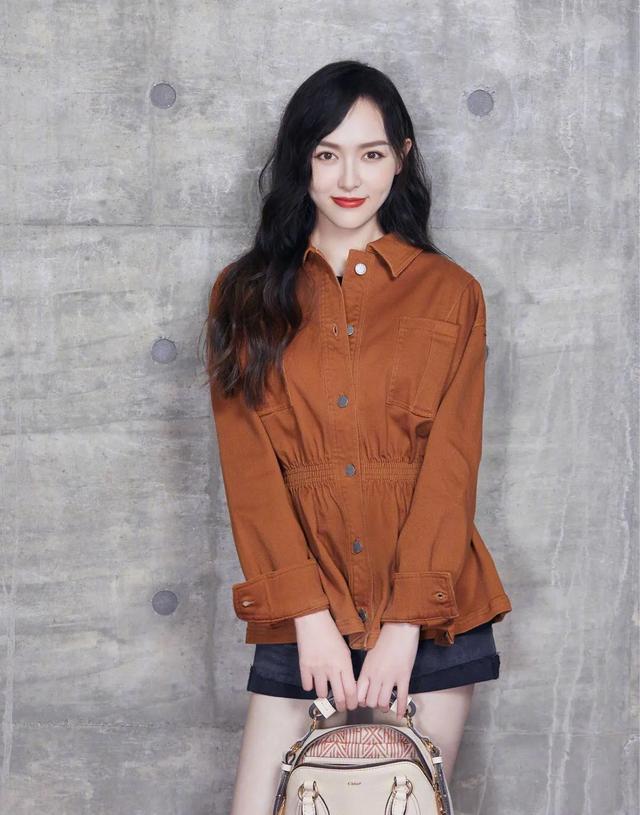 唐嫣|唐嫣被投资方明踩？何炅义气帮谭松韵？郑爽谈片酬狮子大开口了吗