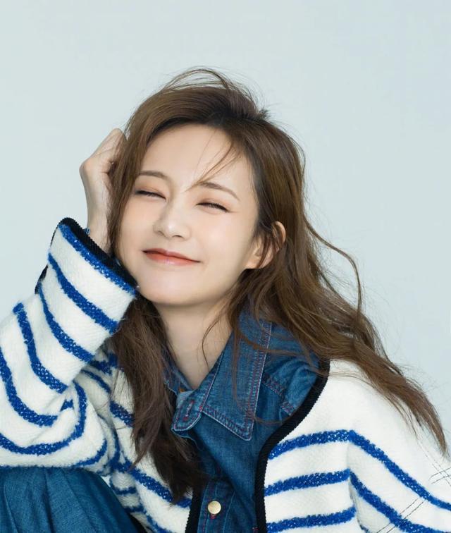 唐嫣|唐嫣被投资方明踩？何炅义气帮谭松韵？郑爽谈片酬狮子大开口了吗