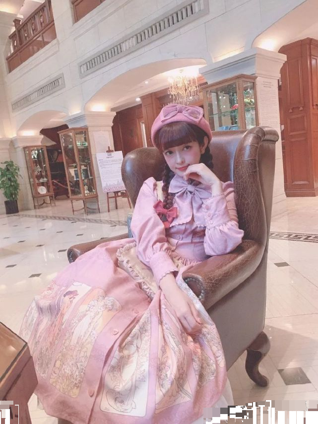青木美沙子|甜美魅惑娃娃脸，30万lo娘总教头，凭一张不长皱纹的脸火到漫画圈