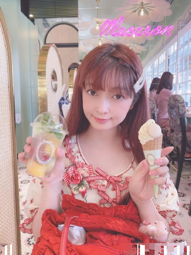 青木美沙子|甜美魅惑娃娃脸，30万lo娘总教头，凭一张不长皱纹的脸火到漫画圈