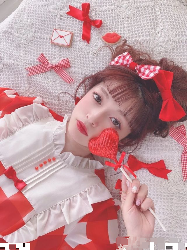 青木美沙子|甜美魅惑娃娃脸，30万lo娘总教头，凭一张不长皱纹的脸火到漫画圈