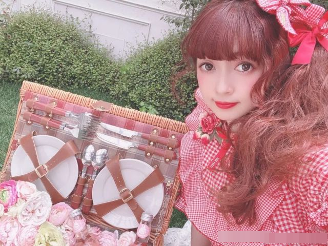 青木美沙子|甜美魅惑娃娃脸，30万lo娘总教头，凭一张不长皱纹的脸火到漫画圈