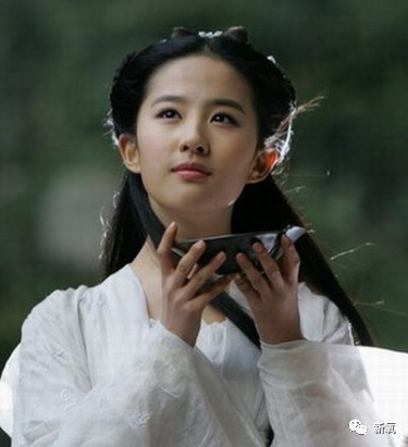 古力娜扎|娜扎突然被哪位高人指教了？刘亦菲天仙的地位怕是要保不住了……